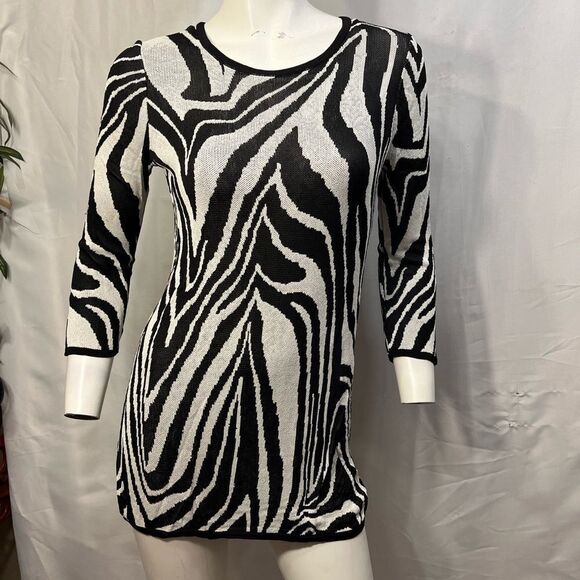Chico’s Zebra Print Black & White Tunic Sweater - Picture 1 of 13